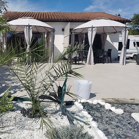 Vila Petit Coin De Charme Seyresse Exteriér fotografie